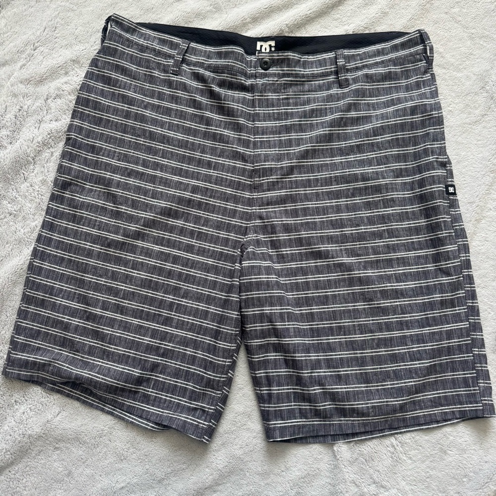 DC Shoes Gray Striped Hybrid Board Shorts Size 40 Surf Skate Casual